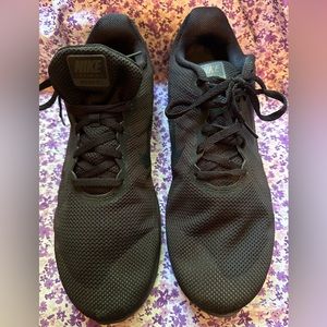 Women’s Nike shoes